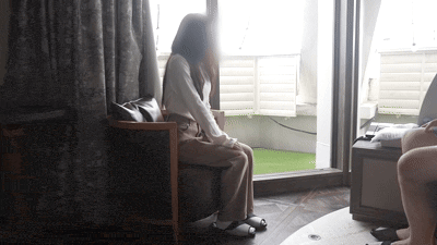 彼氏持ち女子大生。友達と電話したままゲリラ3P（1時間23分） 彼氏がいる大学2年生、22歳。 会いにきた時…