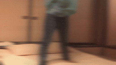 27歳なのに荒い息遣いでジーンズの中にお漏らし