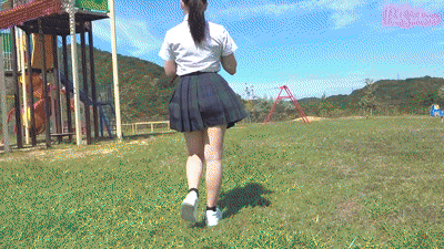 ミニスカ制服でちょっとHな公園遊び（1）アスレチック遊具パンチラ