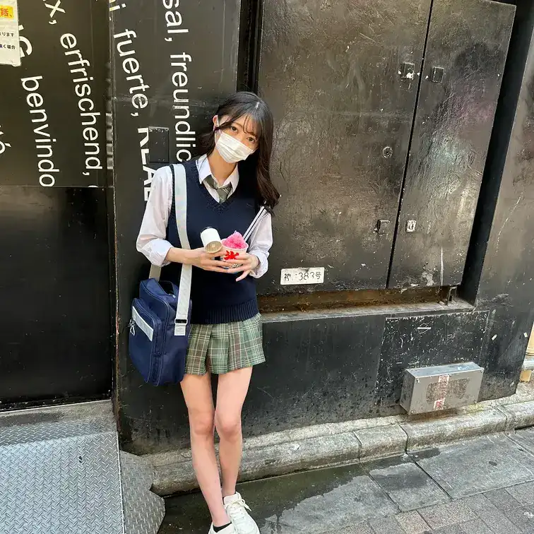 モデル志望18歳　待ち合わせから2回戦中出しまでの一部始終 – 気まぐれcock
